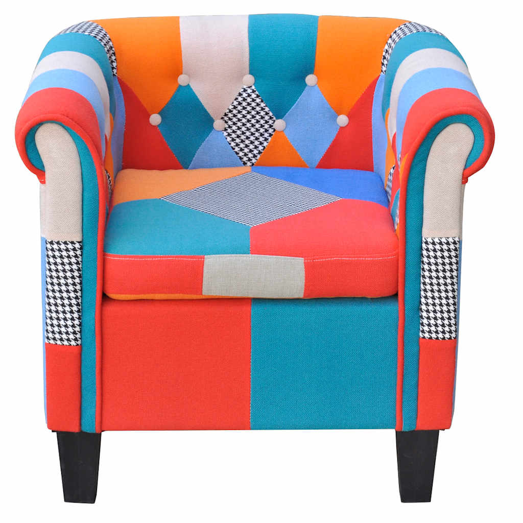 Poltrona de tecido com design de retalhos