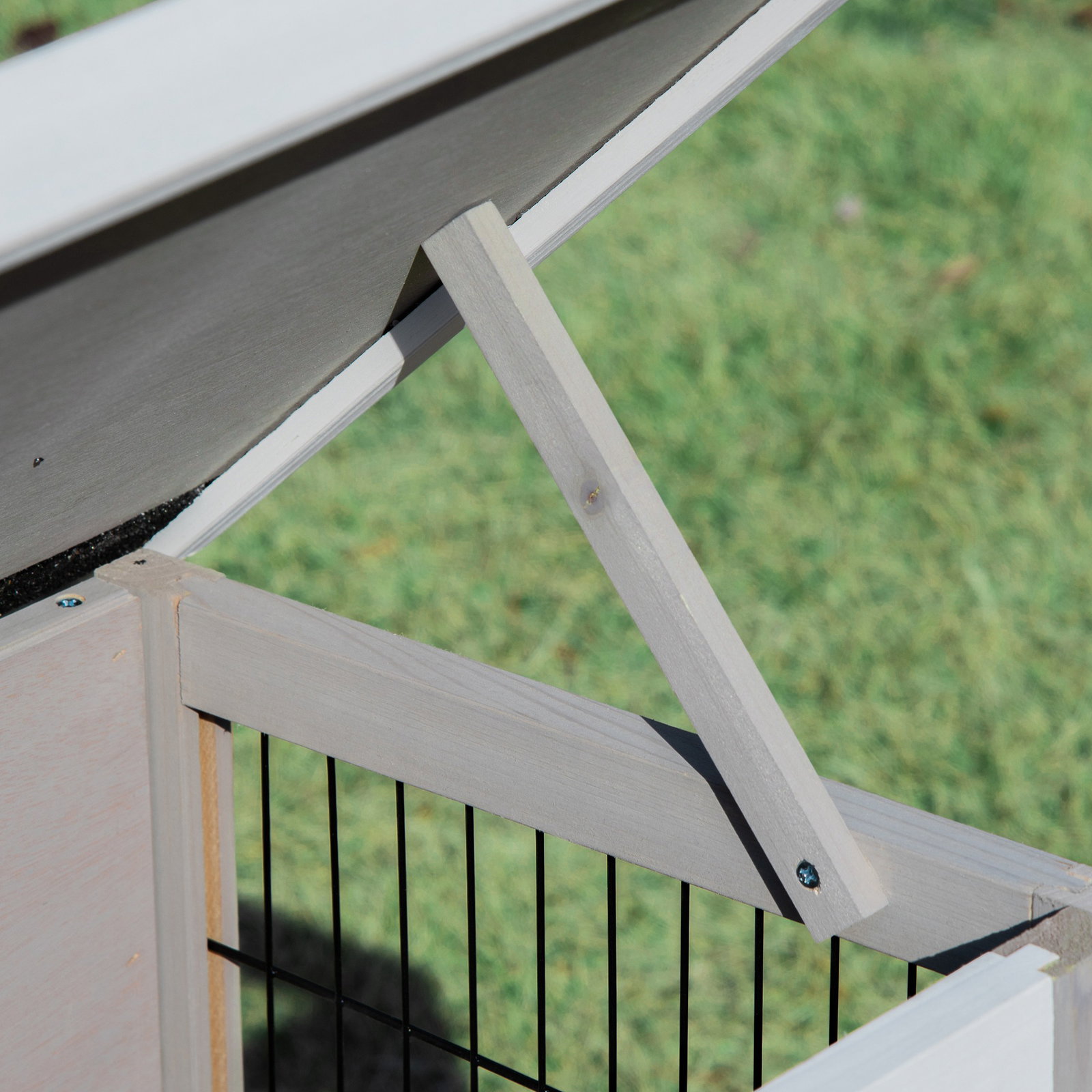 Coelheira de Madeira Exterior Gaiola Elevada para Coelhos Cobaias Animais Pequenos com Teto Asfáltico Abatível Comedouro Bandeja