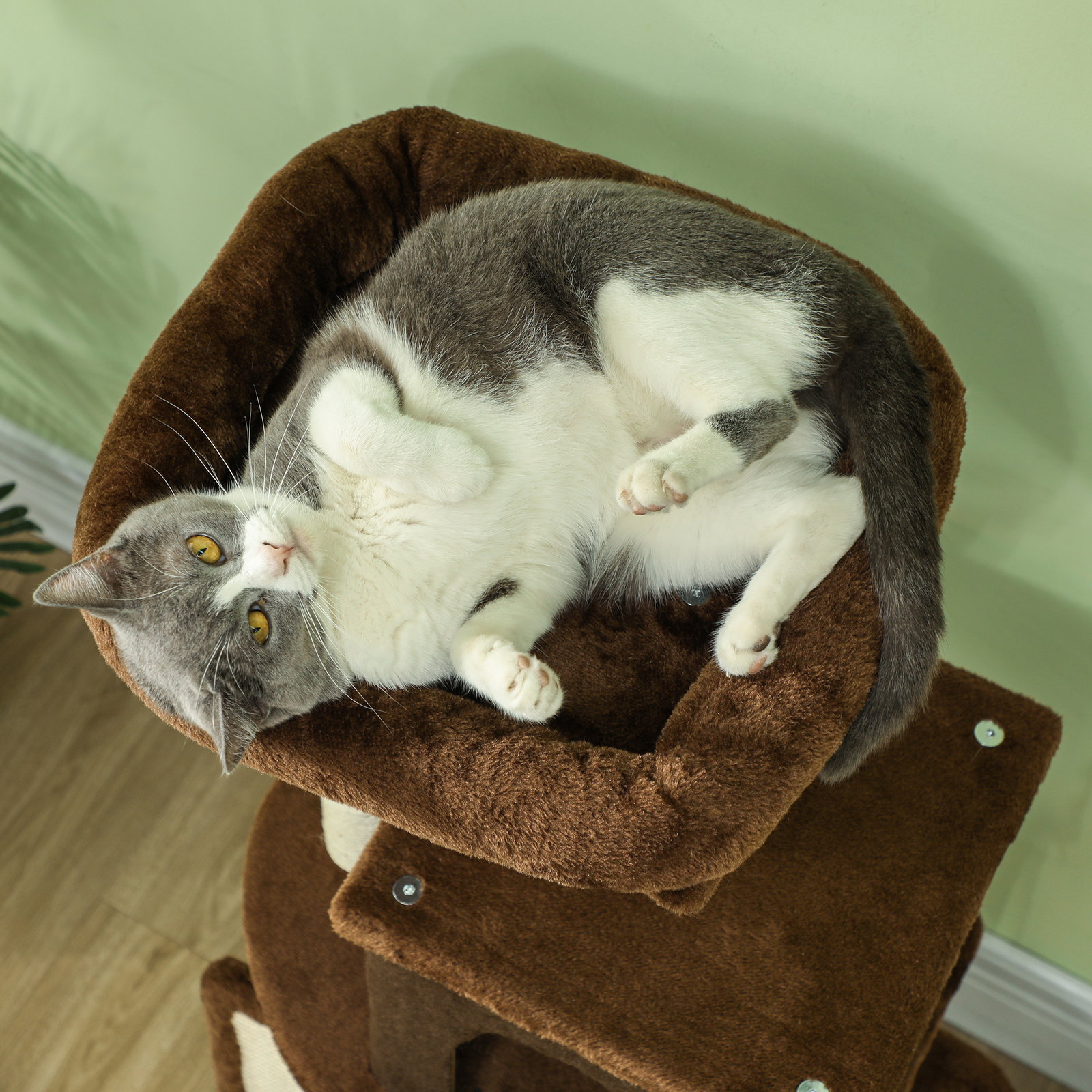 Arranhador para gatos grande altura 104 cm com plataformas postes com escova bolas suspensas e almofadas para arranhar marrom