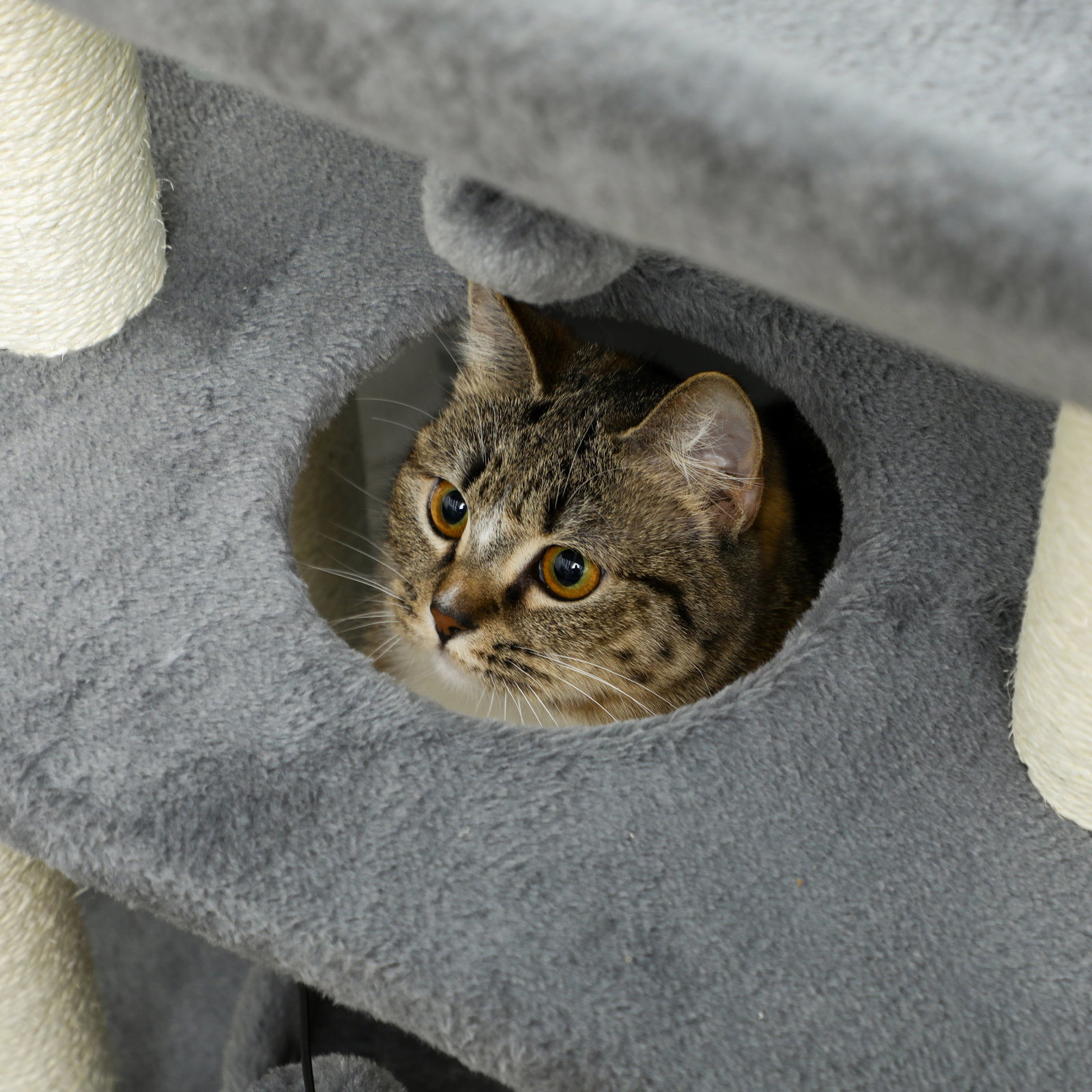 Arranhador para gatos altura 76 cm com 4 postes de arranhar cama plataforma em u almofada para arranhar cinzento