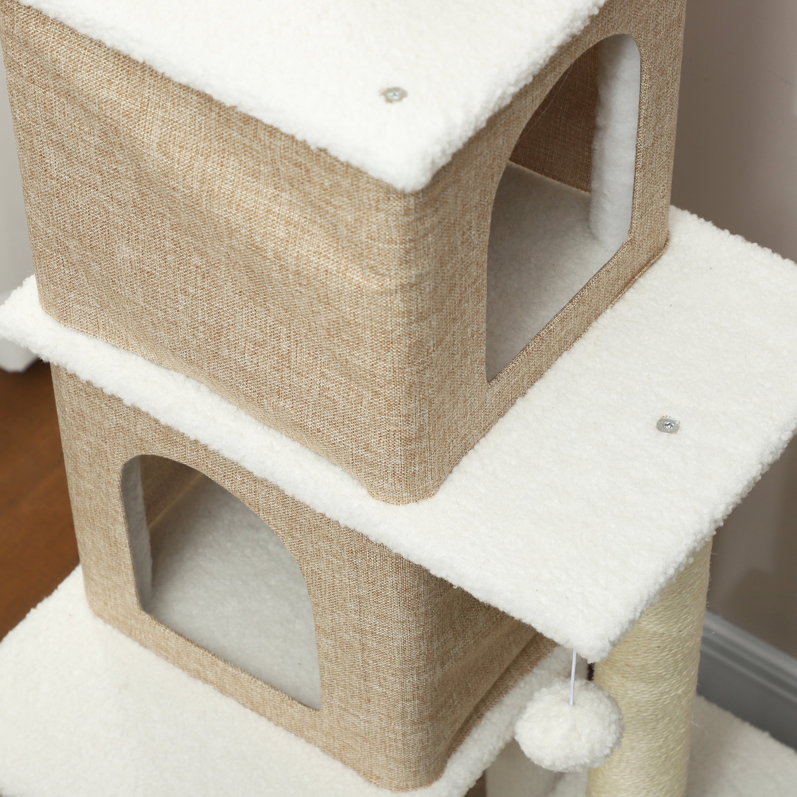 Arranhador para gatos em borrego com 2 cavernas plataformas bolas suspensas e poste de sisal 48x40x140 cm marrom claro