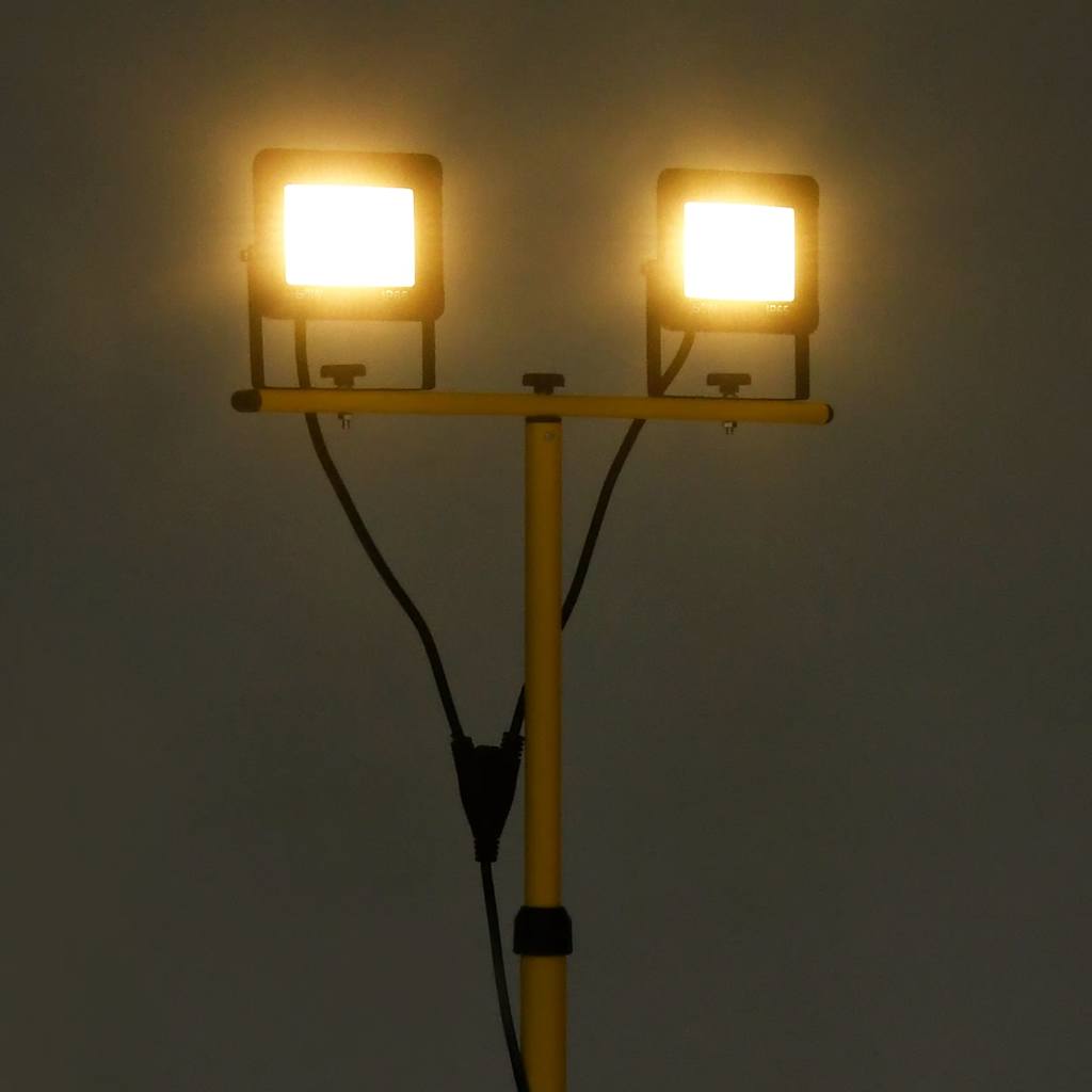 Projetor c/ iluminação LED e tripé 2x50 w branco quente